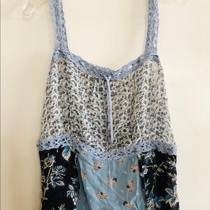 Cute sleeveless top with crochet sleeves